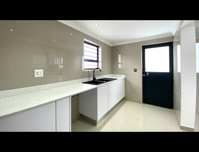 4 BEDROOM HOUSE FOR SALE IN BRITANNIA BAY